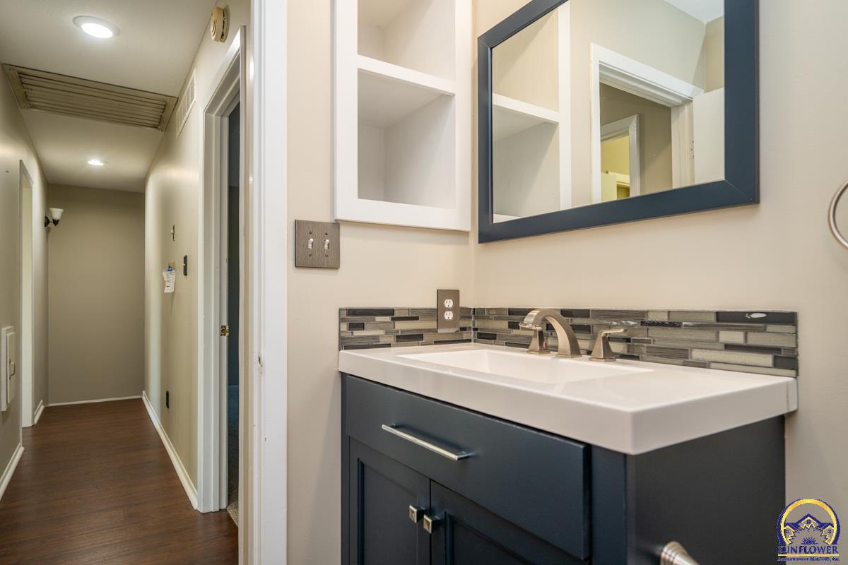 3036 Southwest Randolph Avenue Topeka, KS 66611 - Photo 21 of 27