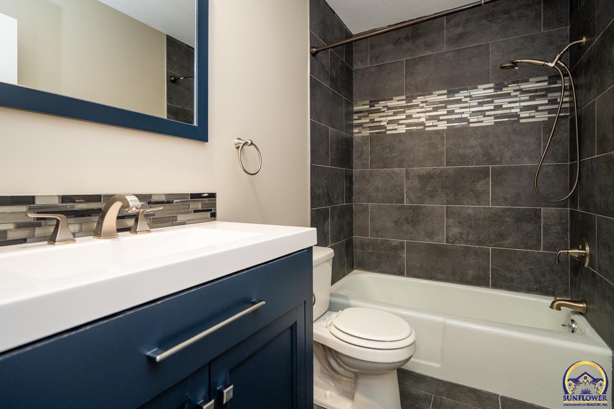 3036 Southwest Randolph Avenue Topeka, KS 66611 - Photo 22 of 27