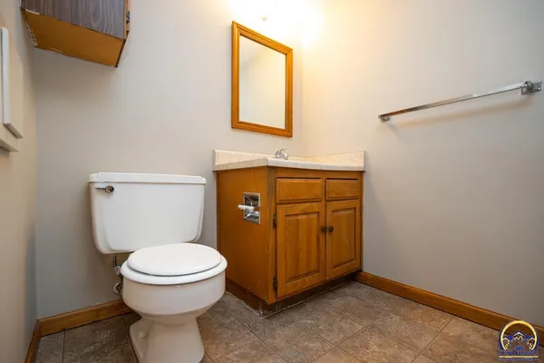 $204,500 | 3036 Southwest Randolph Avenue, Topeka, KS 66611