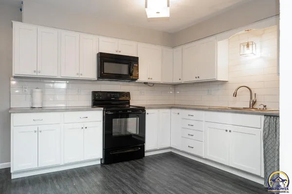 $204,500 | 3036 Southwest Randolph Avenue, Topeka, KS 66611