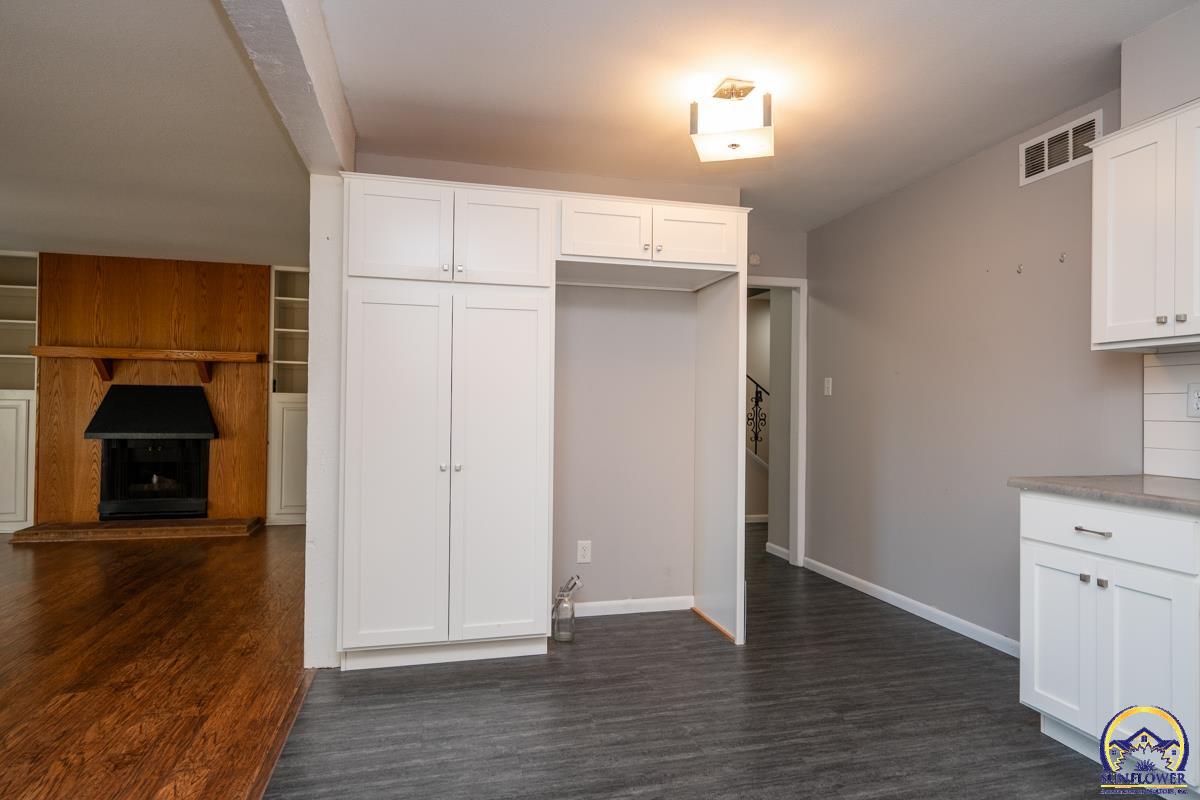 3036 Southwest Randolph Avenue Topeka, KS 66611 - Photo 8 of 27