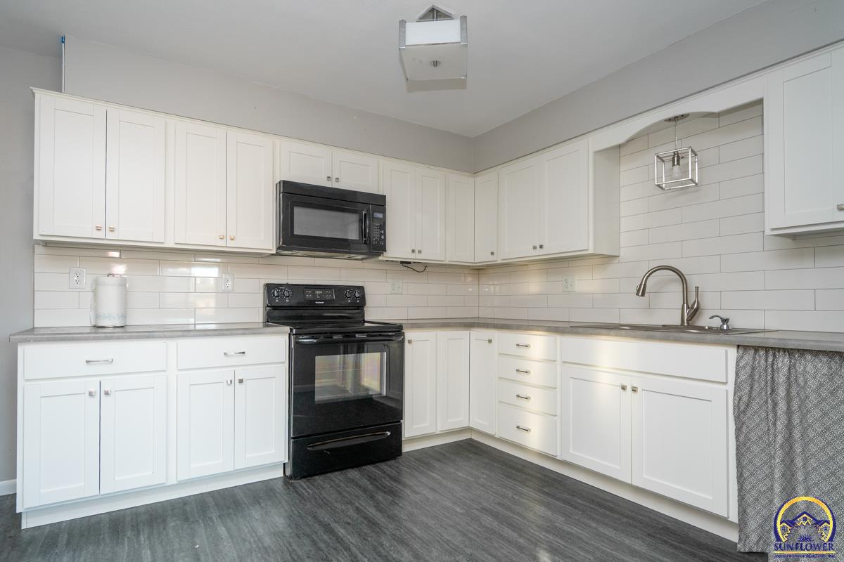 3036 Southwest Randolph Avenue Topeka, KS 66611 - Photo 9 of 27