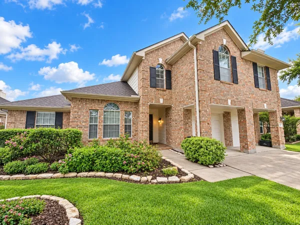 $2,700 | 2610 Parkbriar, Pearland, TX 77584