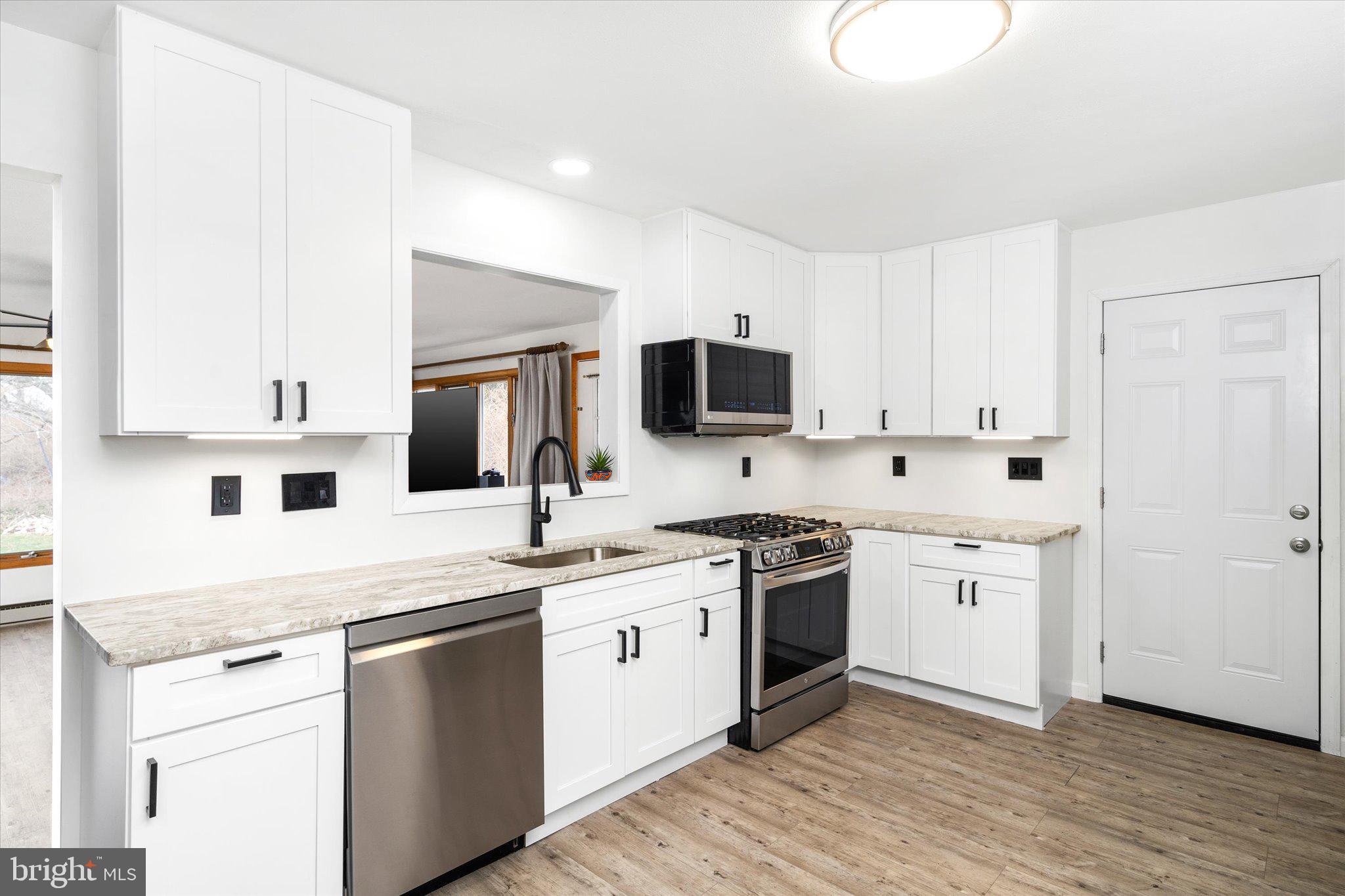 207 Sharon Road Robbinsville, NJ 08691 - Photo 12 of 35 Gallery Image 12