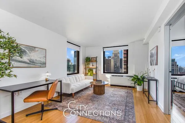 $759,000 | 100 West 39th Street, Unit 38E | Midtown South