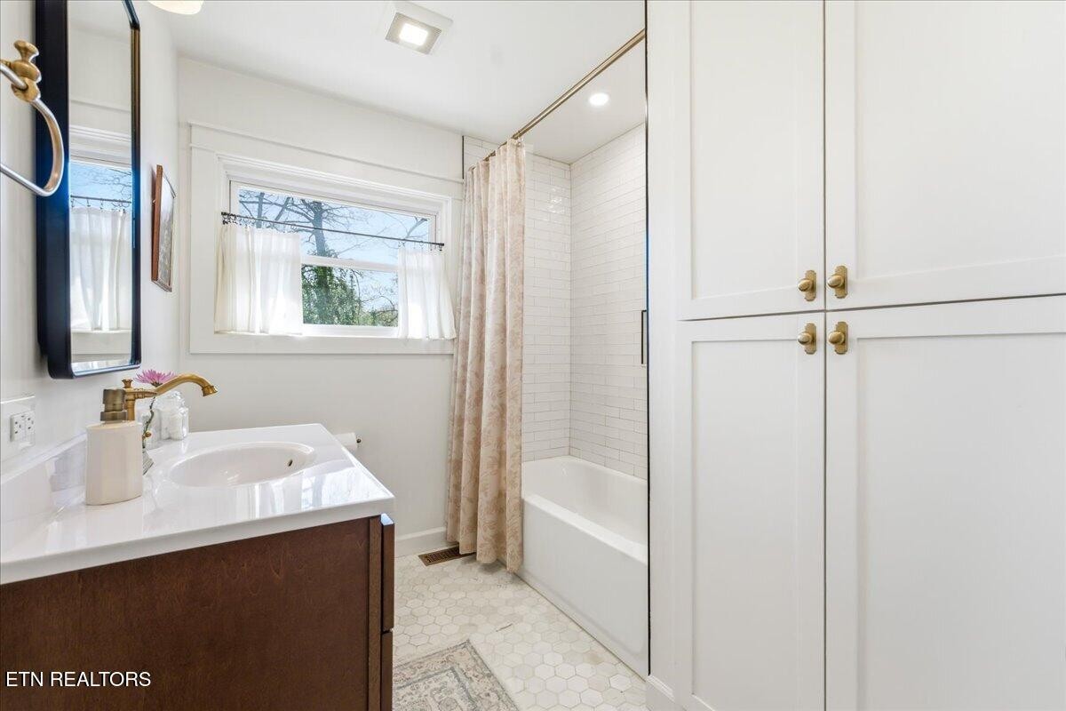 3412 Hazelwood Road Knoxville, TN 37921 - Photo 12 of 25 Gallery Image 12