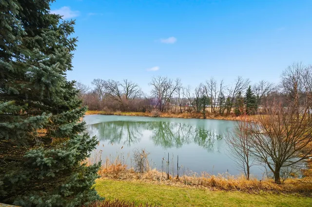 $2,300 | 2249 Hudson Circle, Aurora, IL 60502