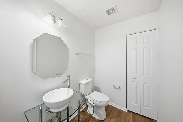 $2,300 | 2249 Hudson Circle, Aurora, IL 60502