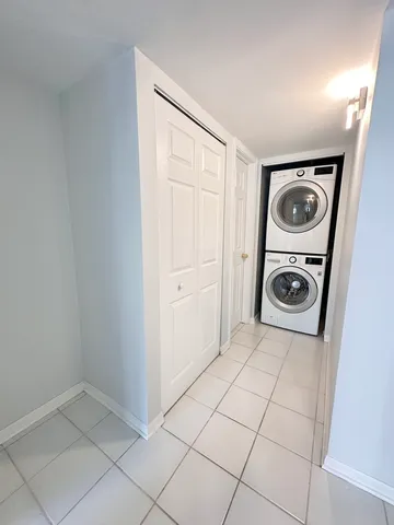 $239,000 | 1603 North Windsor Drive, Unit 102, Arlington Heights, IL 60004