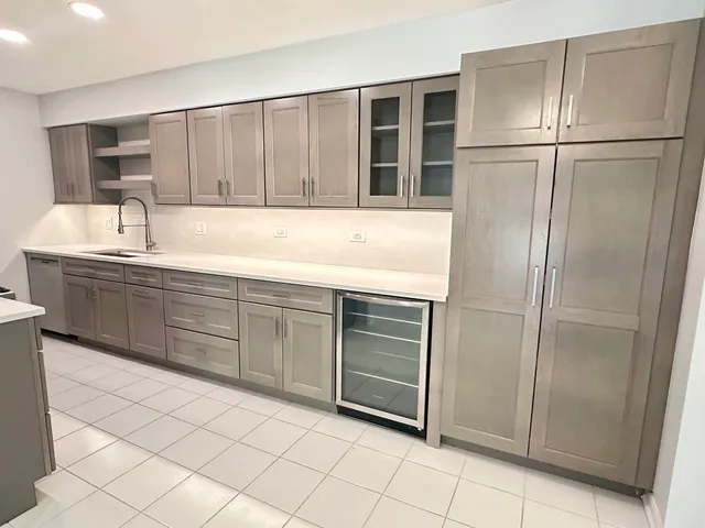 $239,000 | 1603 North Windsor Drive, Unit 102, Arlington Heights, IL 60004