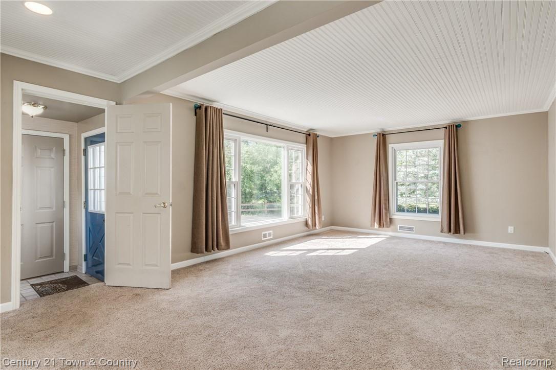 4100 Beach Road Troy, MI 48098 - Photo 24 of 54 Family Room 7.jpg