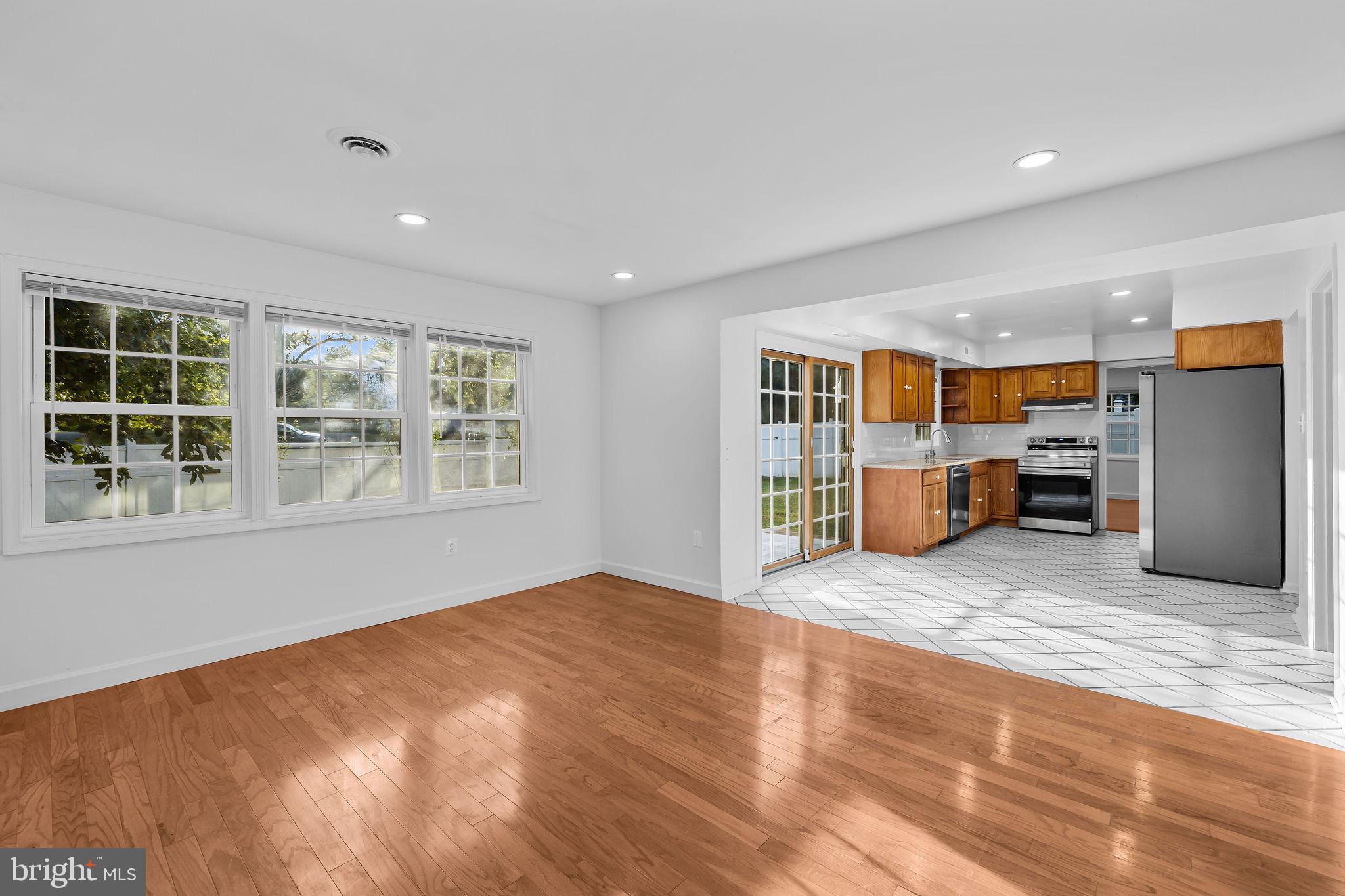 4001 Middle Ridge Drive Fairfax, VA 22033 - Photo 16 of 49 a view of livingroom with furniture and windows