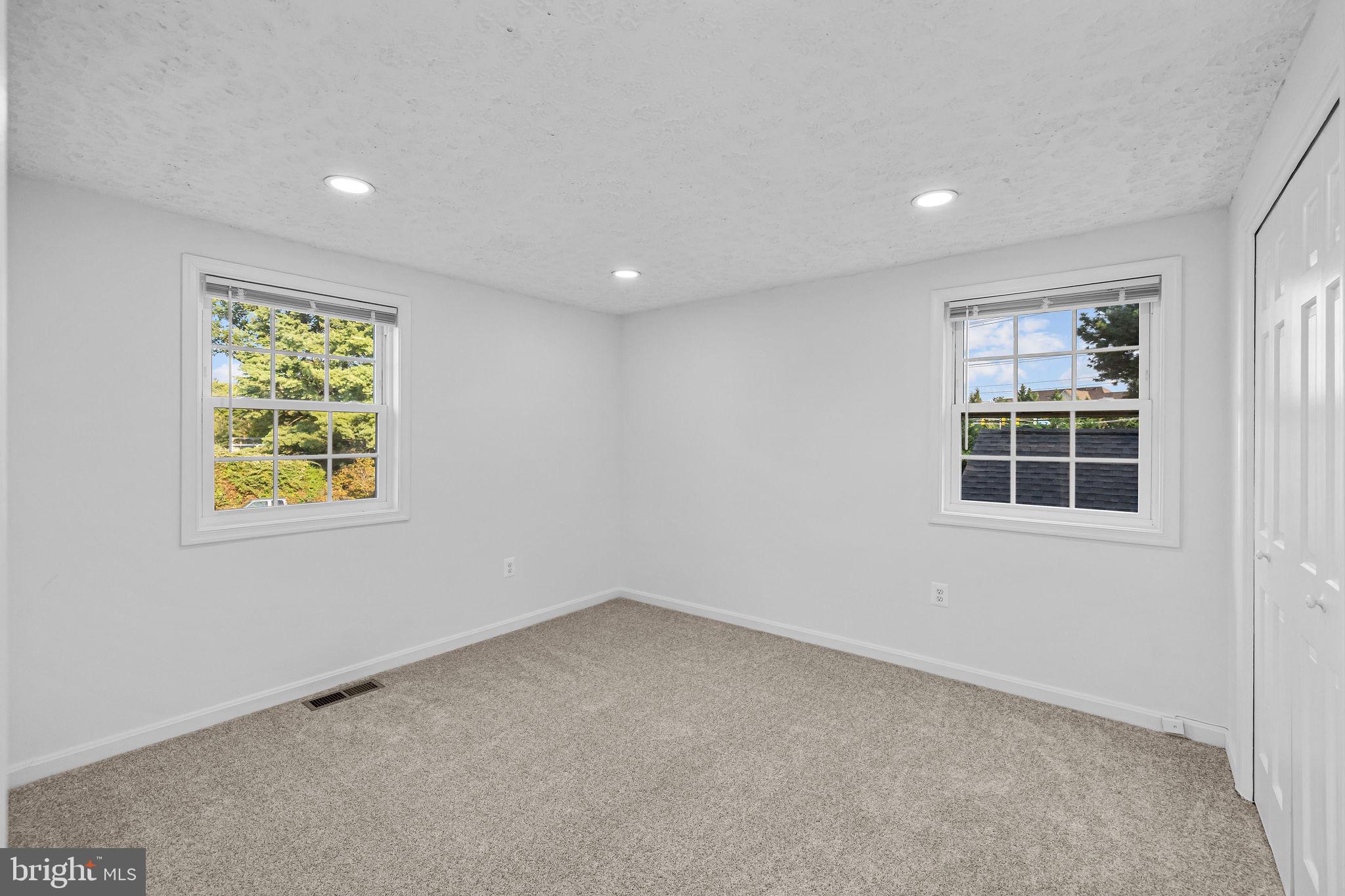 4001 Middle Ridge Drive Fairfax, VA 22033 - Photo 30 of 49 an empty room with windows