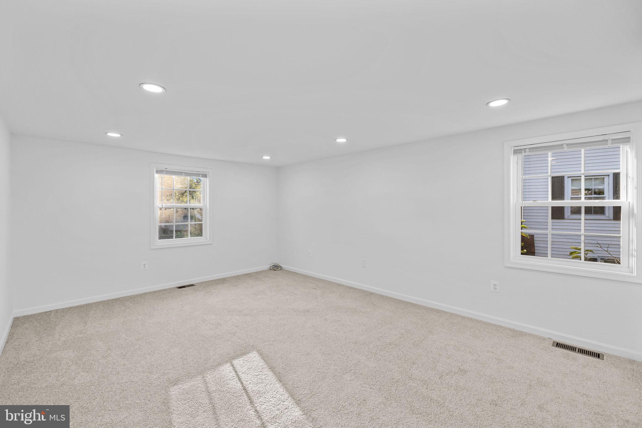 4001 Middle Ridge Drive Fairfax, VA 22033 - Photo 32 of 49 an empty room with a window