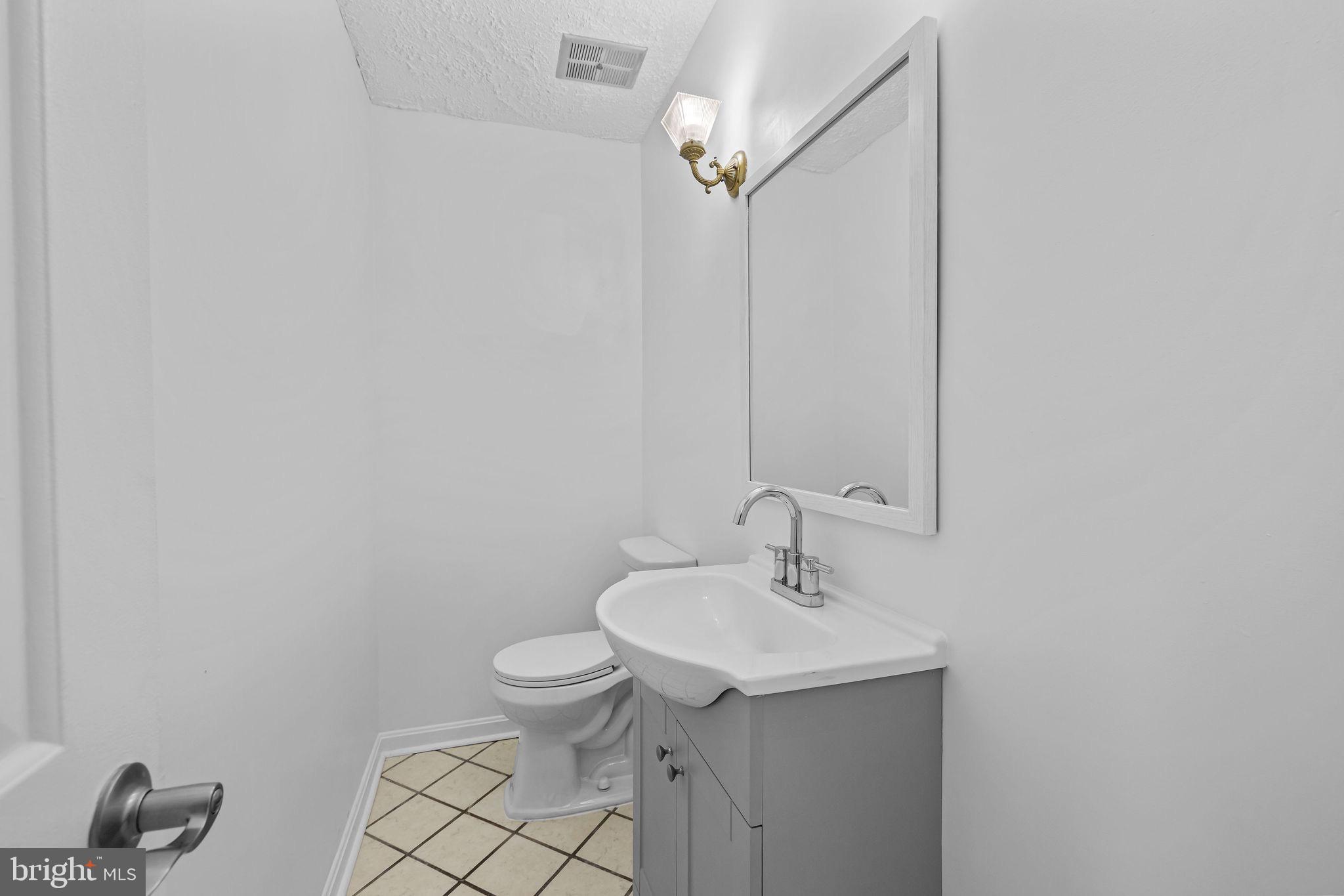 4001 Middle Ridge Drive Fairfax, VA 22033 - Photo 40 of 49 a bathroom with a sink toilet and a mirror