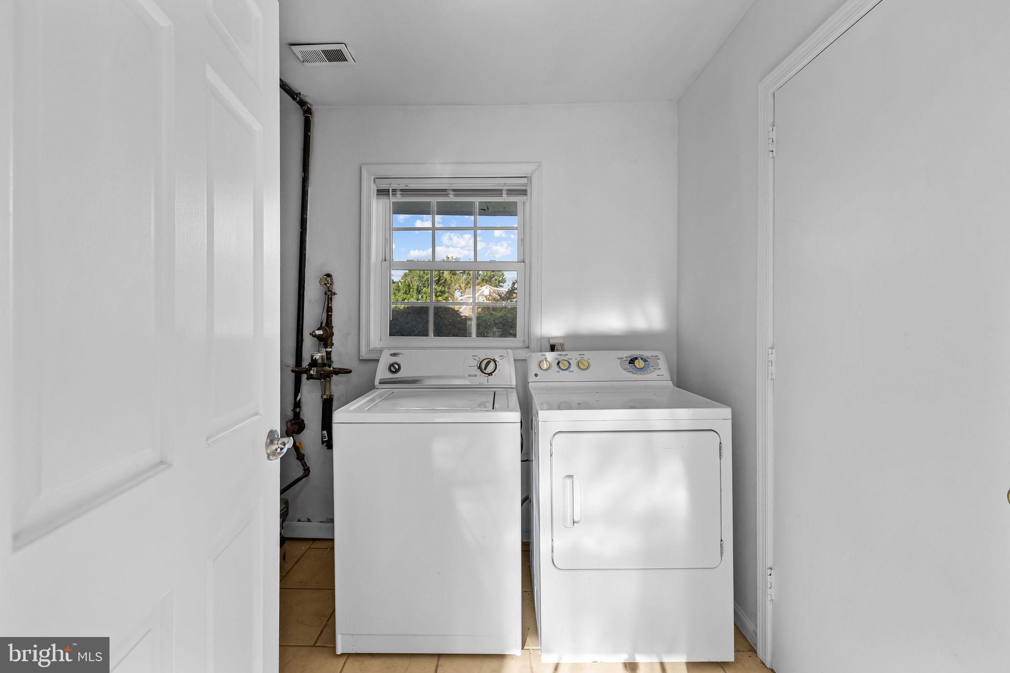 4001 Middle Ridge Drive Fairfax, VA 22033 - Photo 41 of 49 a utility room with dryer and washer