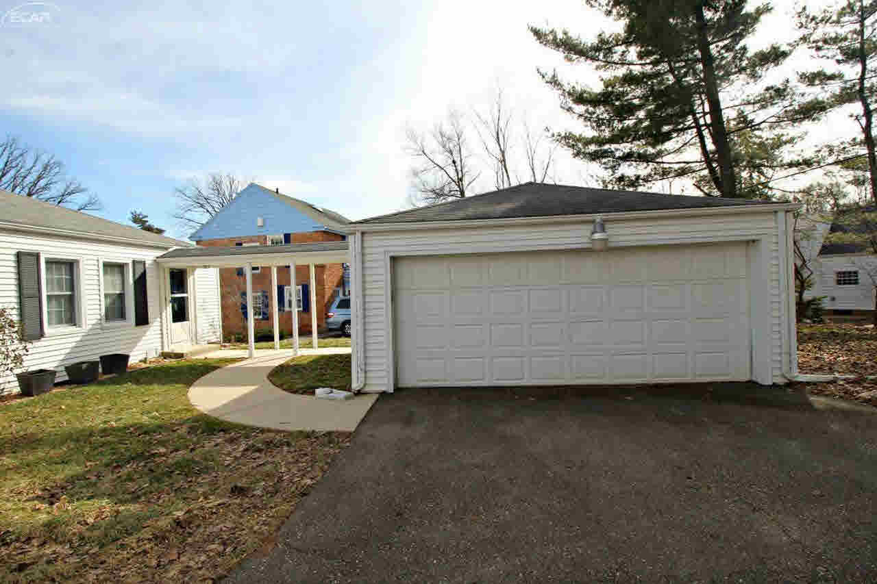 1930 Colchester Road Flint, MI 48503 - Photo 11 of 26 21263952-10.JPG