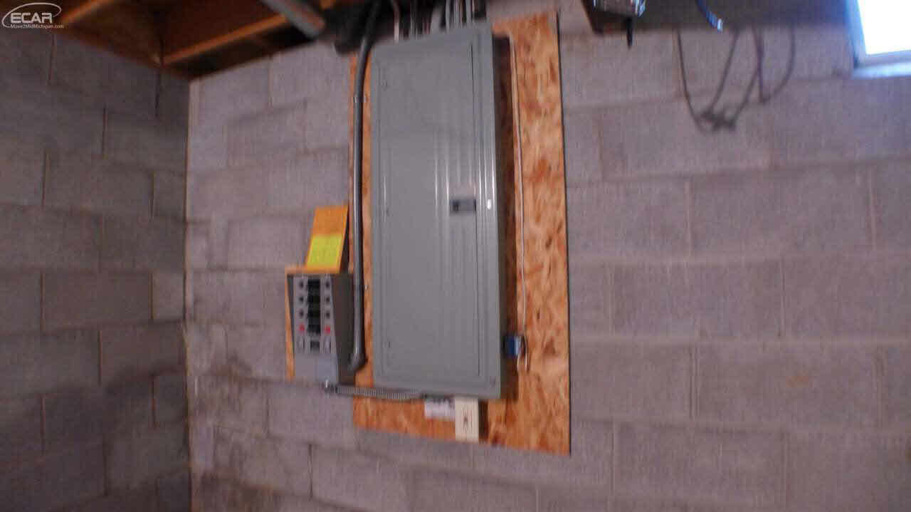 6451 Lucas Road Flint, MI 48506 - Photo 37 of 45 21243156-38.JPG