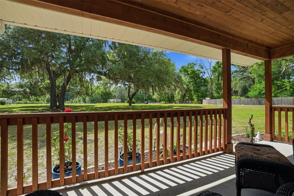 7037 County Road 625 Bushnell, FL 33513 - Photo 19 of 99 a view of balcony with wooden floor and fence