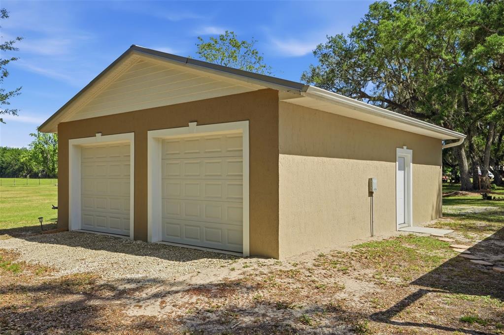 7037 County Road 625 Bushnell, FL 33513 - Photo 3 of 99 a front view of a house
