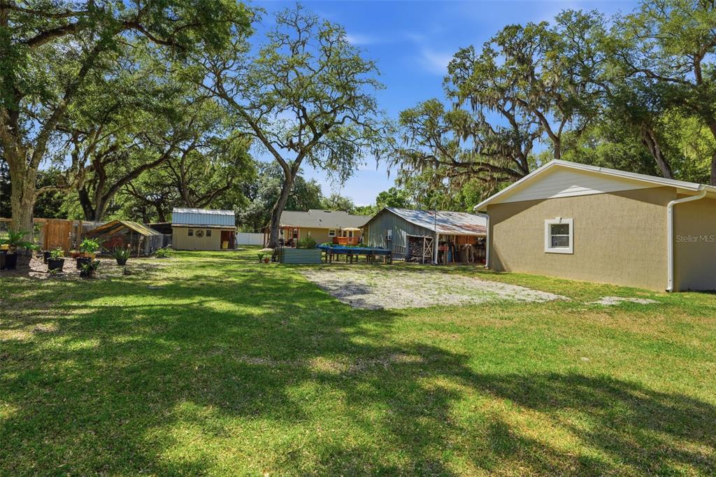 7037 County Road 625 Bushnell, FL 33513 - Photo 93 of 99 a front view of a house with a garden and trees