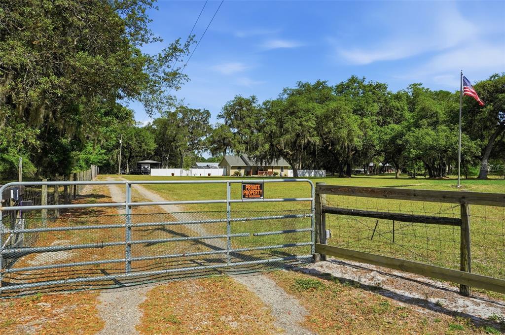 7037 County Road 625 Bushnell, FL 33513 - Photo 97 of 99 a view of a tennis court