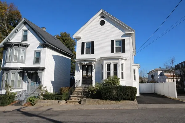$2,195 | 90 Mt Vernon Street, Unit 1F, Lowell, MA 01854