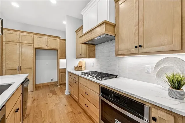 $769,900 | 4912 Northwest 70th Terrace, Kansas City, MO 64151