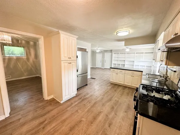 $3,700 | 6461 Danbury Lane, Dallas, TX 75214
