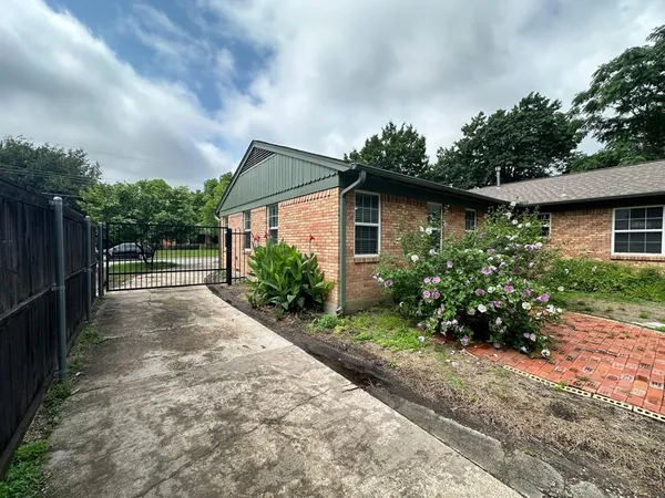 $3,700 | 6461 Danbury Lane, Dallas, TX 75214