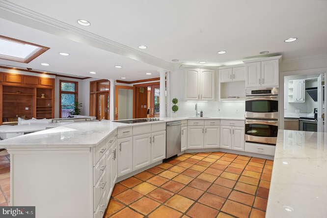 1005 Union Church Road McLean, VA 22102 - Photo 13 of 52 Updated Kitchen