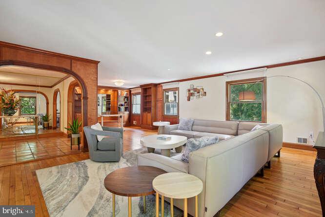 1005 Union Church Road McLean, VA 22102 - Photo 20 of 52 Living Room