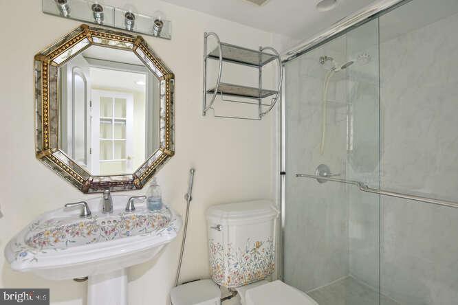 1005 Union Church Road McLean, VA 22102 - Photo 43 of 52 Secondary Bath