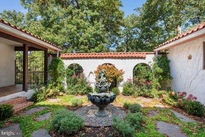 1005 Union Church Road McLean, VA 22102 - Photo 47 of 52 Courtyard w/Fountain