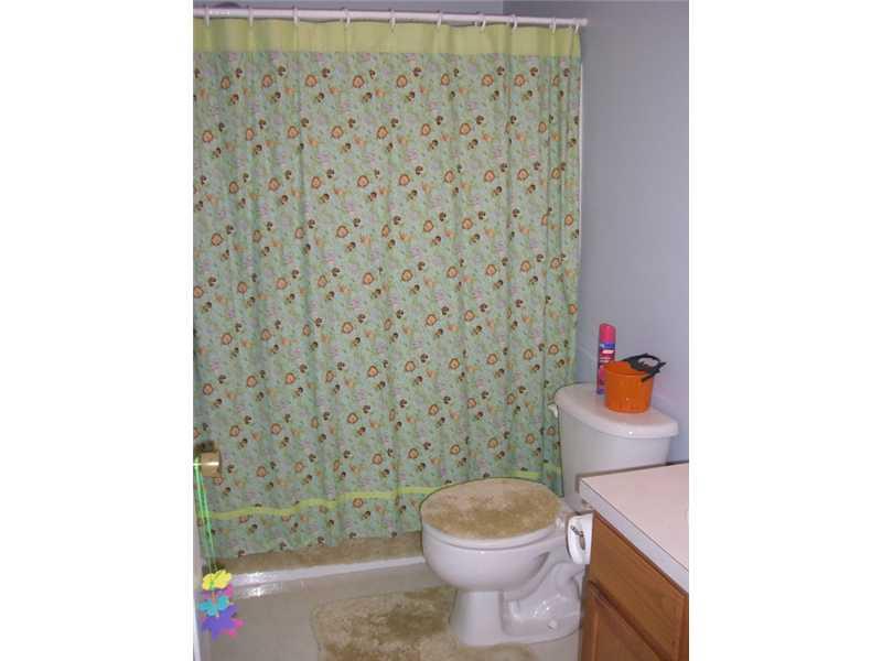820 River Road Greenville, PA 16125 - Photo 7 of 18 Full Bath.