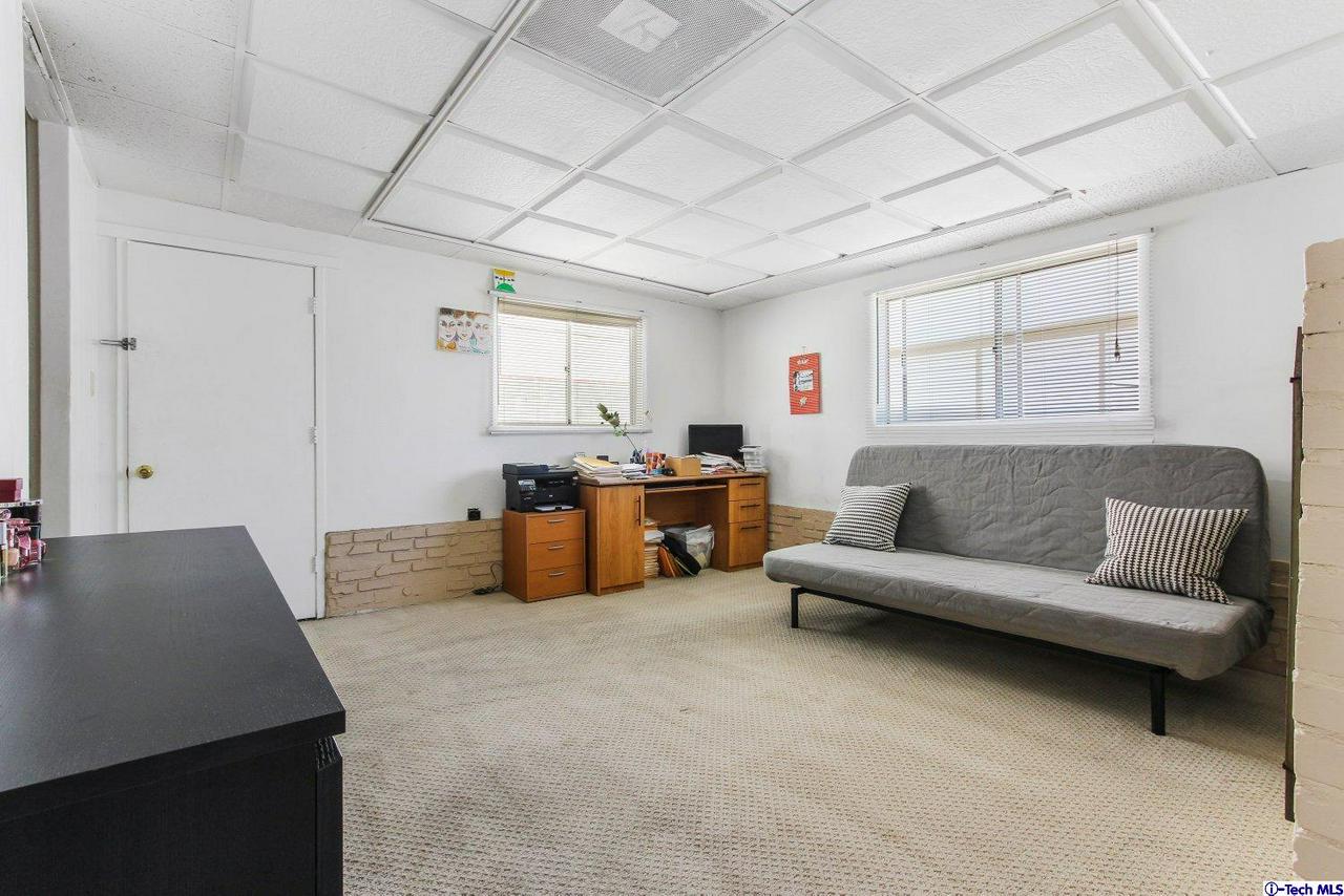 528 Stanford Road Burbank, CA 91504 - Photo 15 of 30 Gallery Image 15
