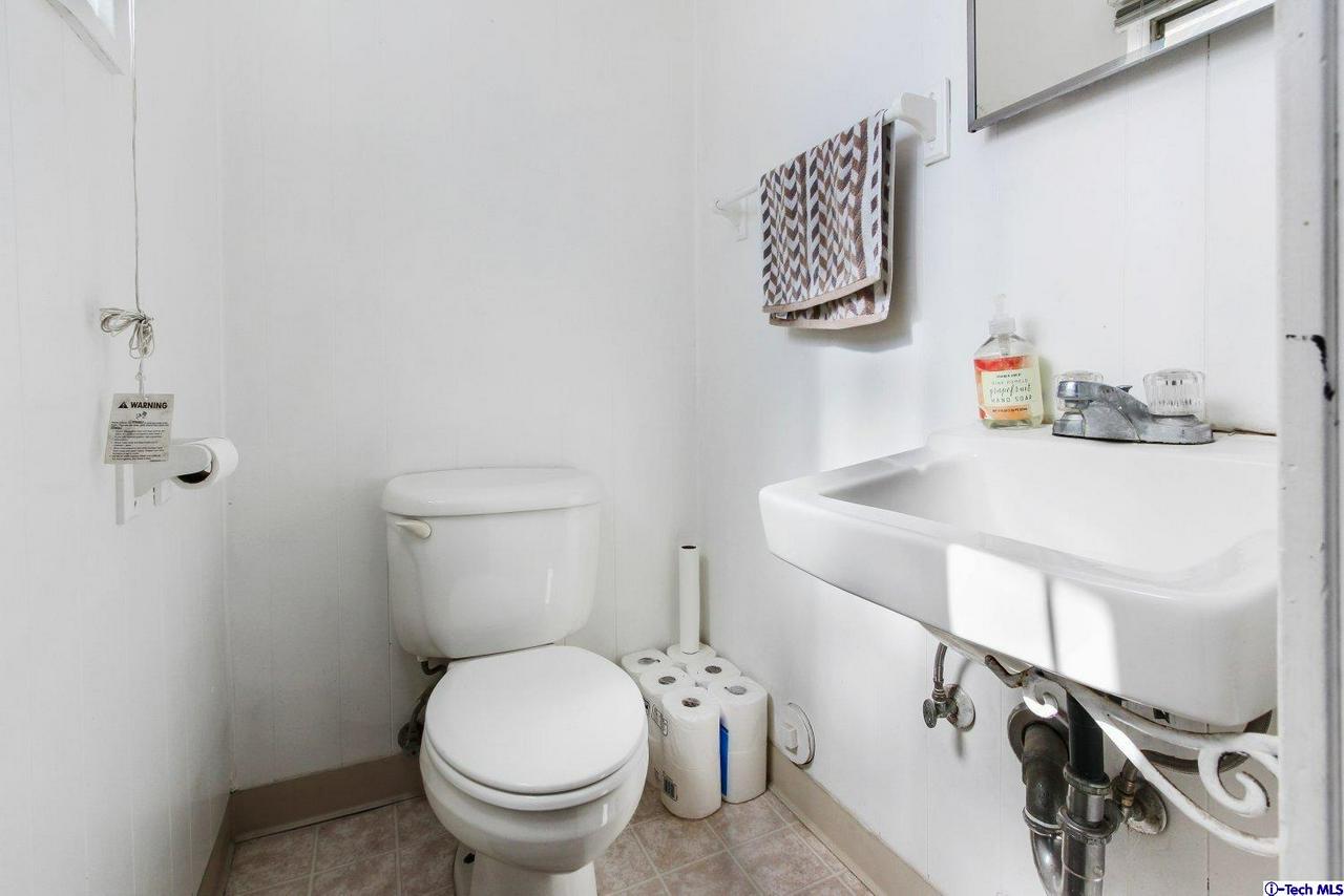 528 Stanford Road Burbank, CA 91504 - Photo 16 of 30 Gallery Image 16