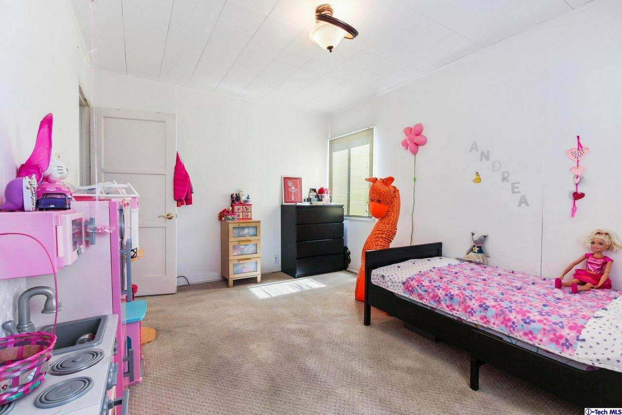528 Stanford Road Burbank, CA 91504 - Photo 24 of 30 Gallery Image 24