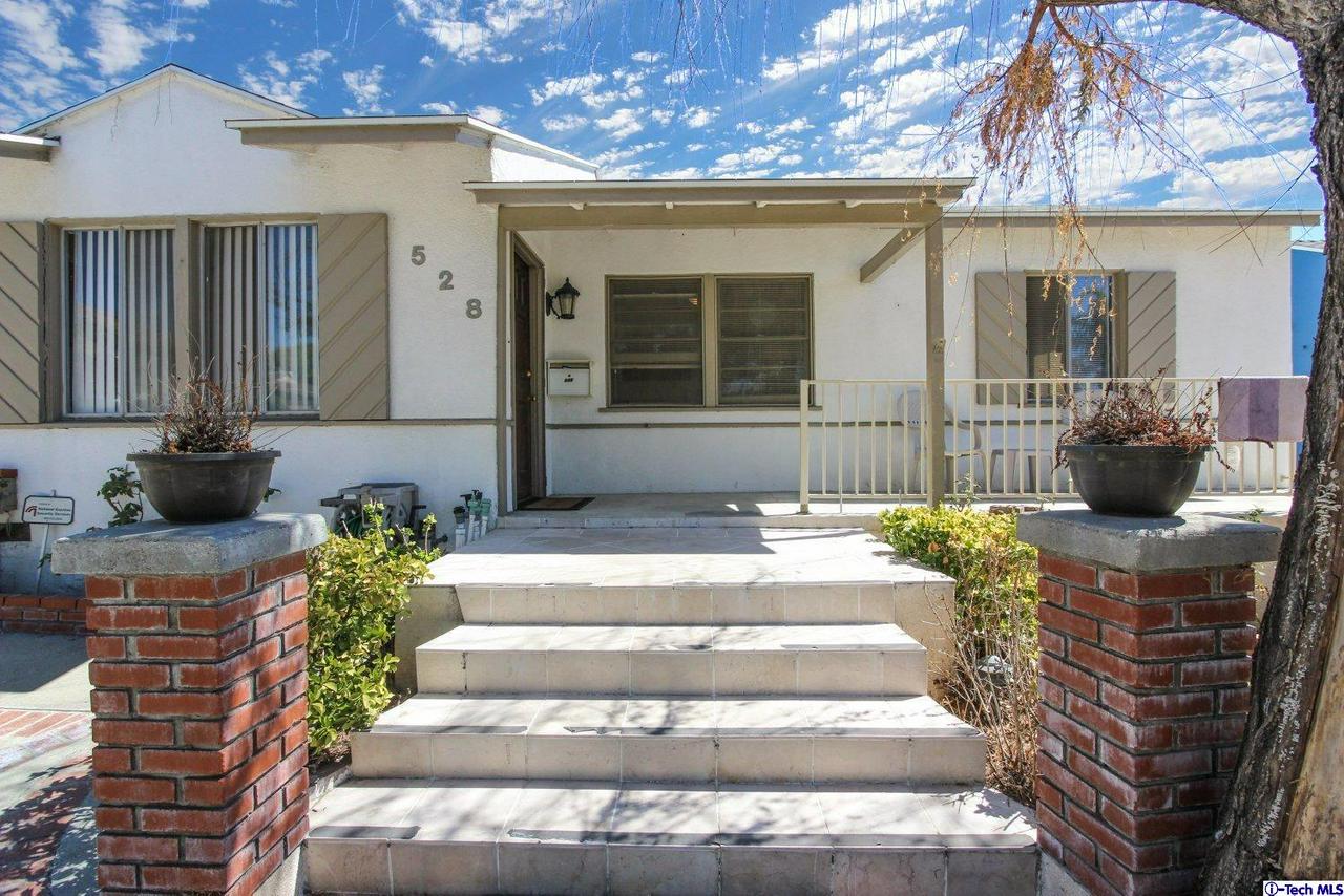 528 Stanford Road Burbank, CA 91504 - Photo 4 of 30 Gallery Image 4