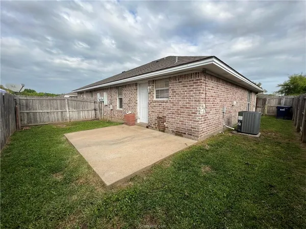 $1,500 | 1009 Crepe Myrtle Court, College Station, TX 77845