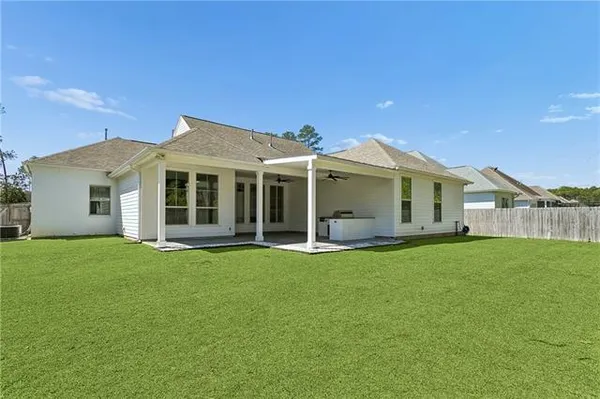 $584,000 | 224 Chateau Papillon, Mandeville, LA 70471