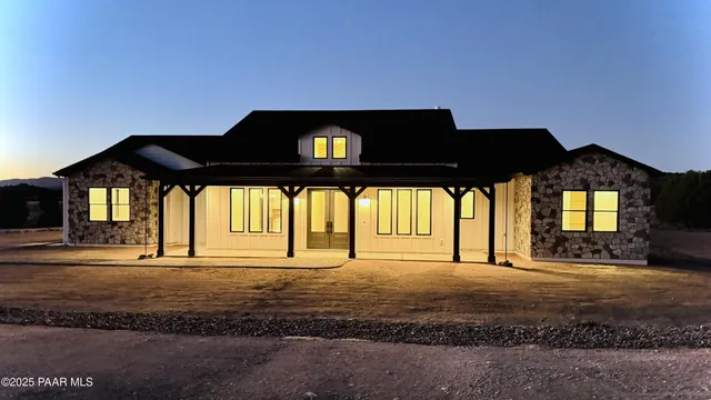 $974,962 | 1170 East Cougar Ridge Road, Paulden, AZ 86334