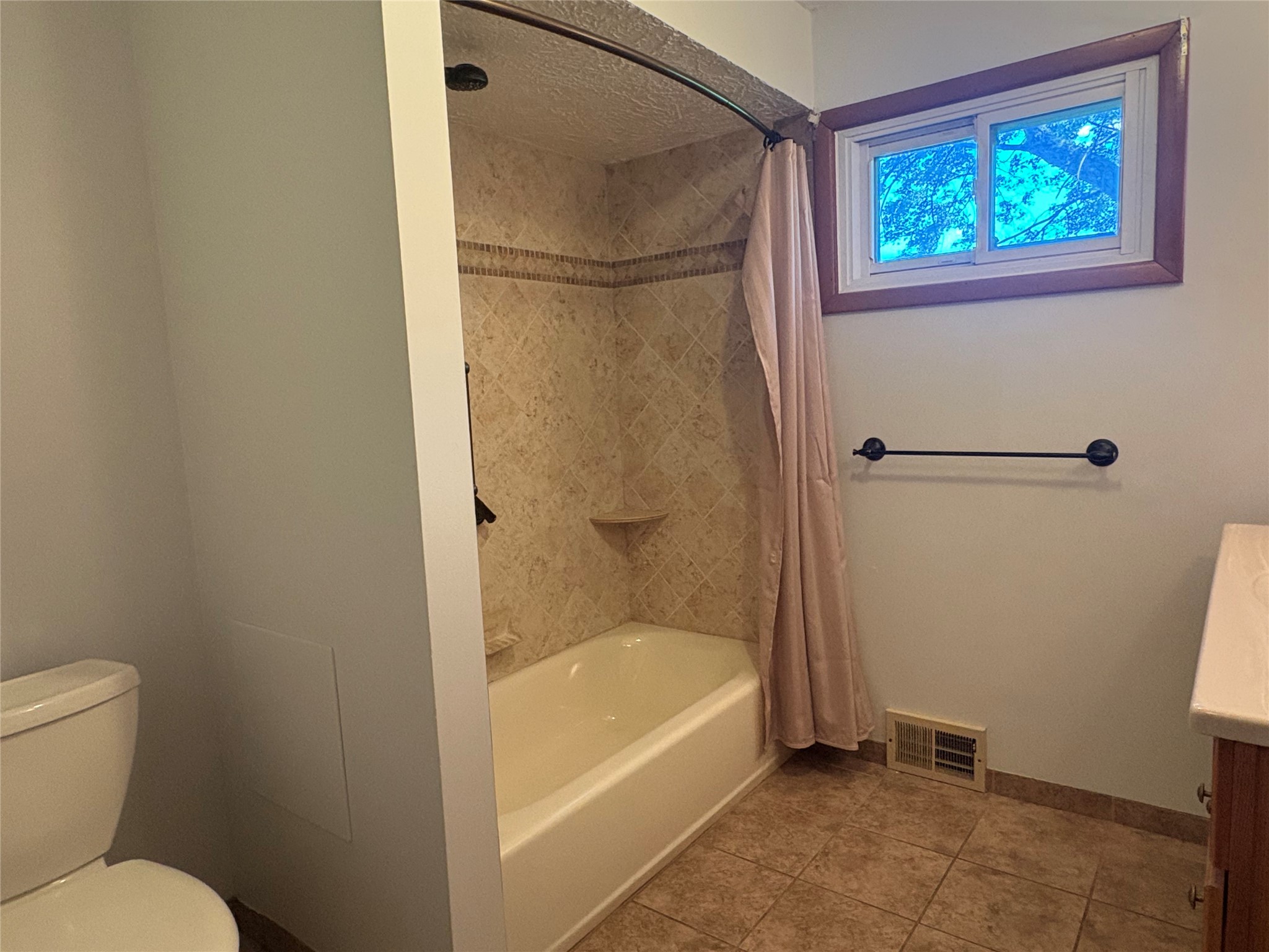 2403 Wager Road Erie, PA 16509 - Photo 15 of 26 Gallery Image 15