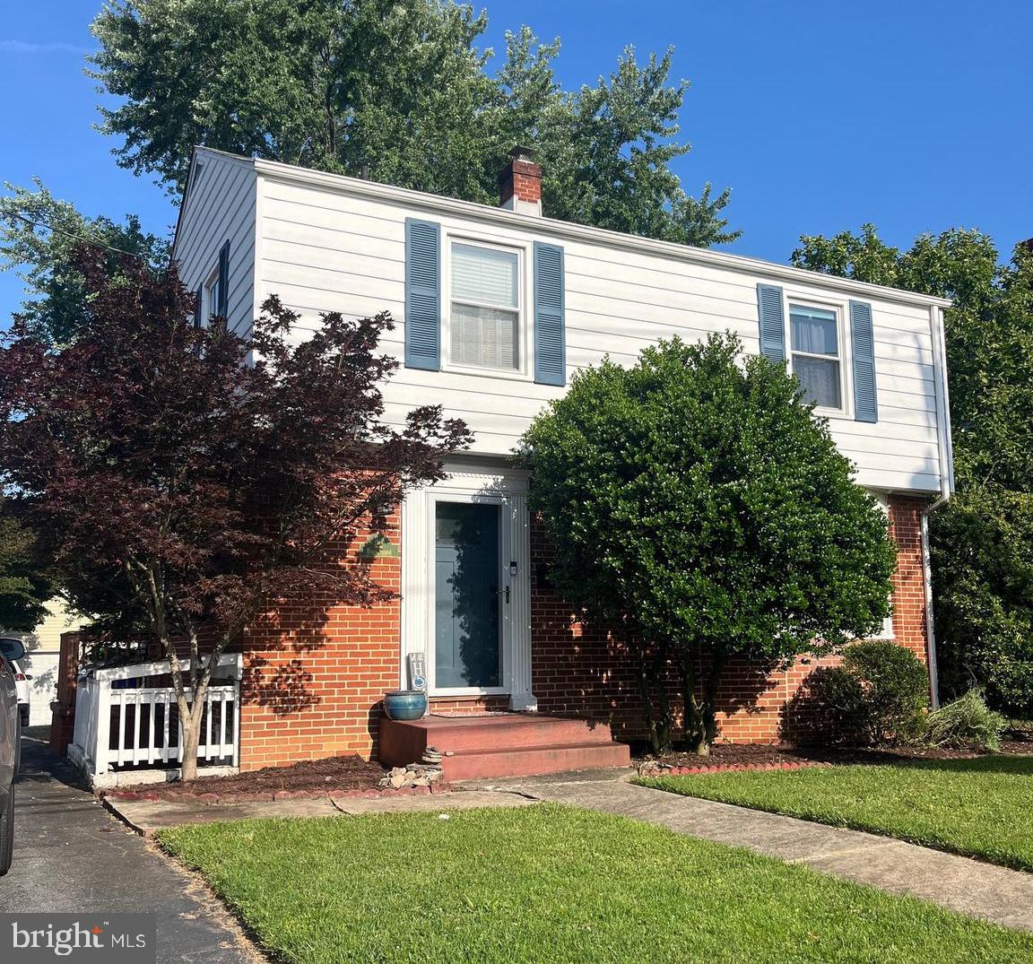 a view of a house with a yard and plants