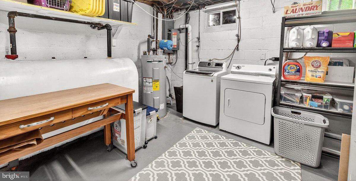 22 Norva Avenue Frederick, MD 21701 - Photo 21 of 37 a utility room with dryer and washer