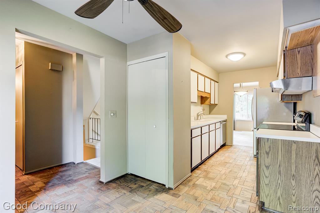 1010 Willow Grove Court Rochester Hills, MI 48307 - Photo 13 of 36