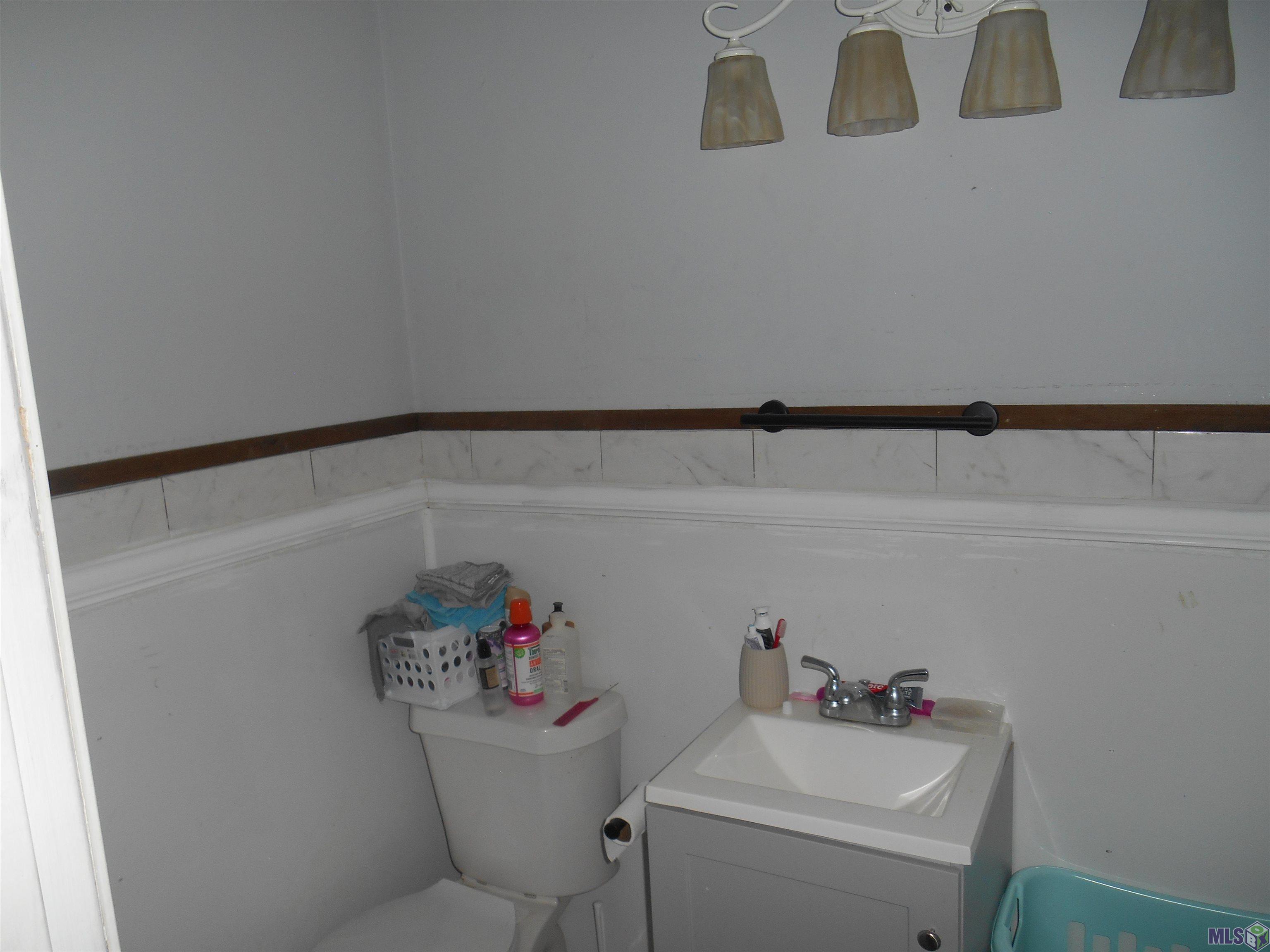 2925 Seneca Street Baton Rouge, LA 70805 - Photo 20 of 35 BATH ROOM