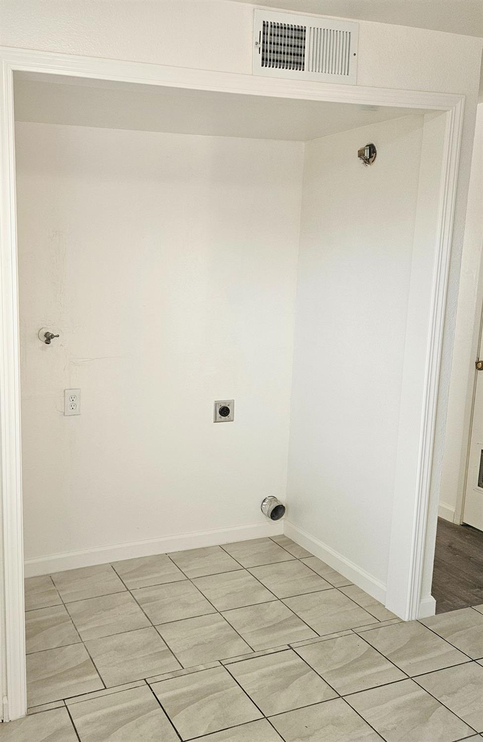 10861 Coloma Road, Unit 4 Rancho Cordova, CA 95670 - Photo 17 of 44 Gallery Image 17