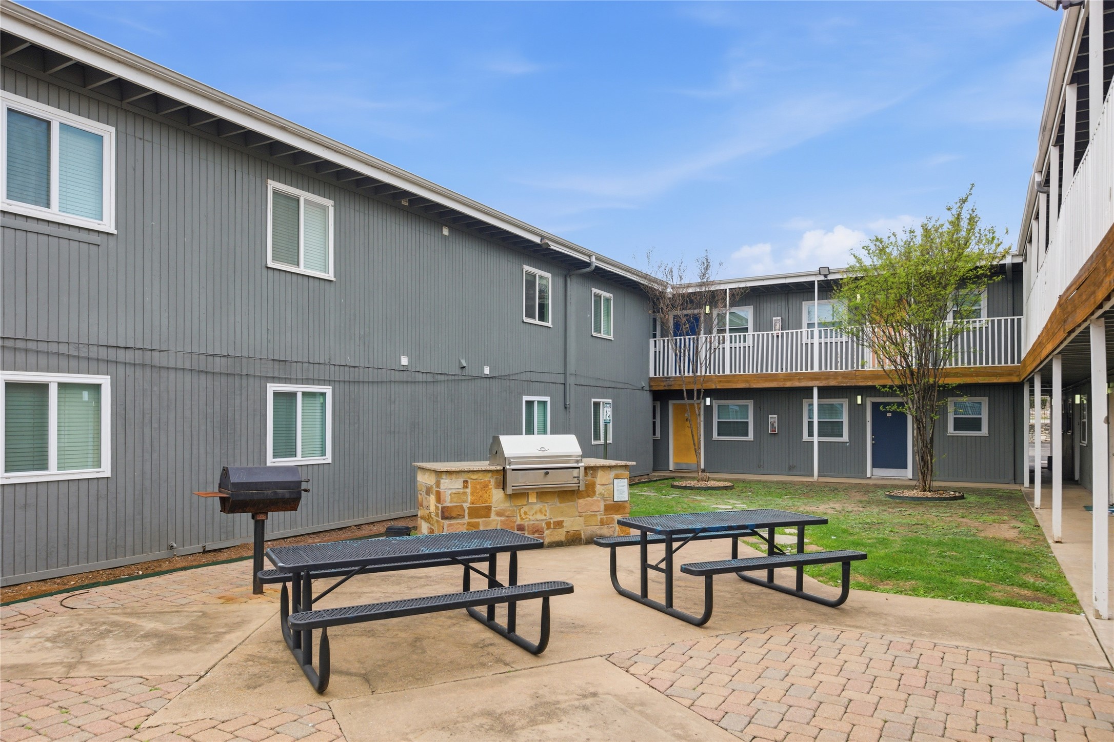 2401 Manor Road, Unit 232 Austin, TX 78722 - Photo 19 of 32 a backyard of a house with table and chairs