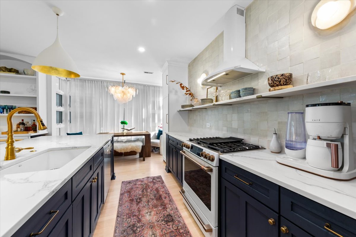 23 North Racine Avenue, Unit 424 Chicago, IL 60607 - Photo 7 of 19
